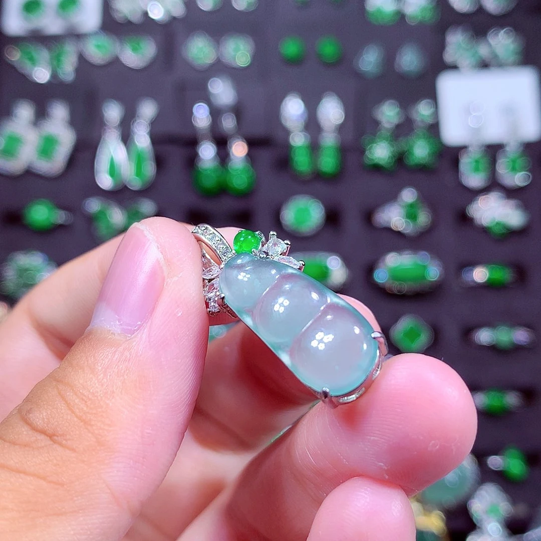 颈饰未镶嵌翡翠天然