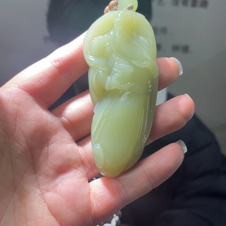 和田玉未镶嵌把件