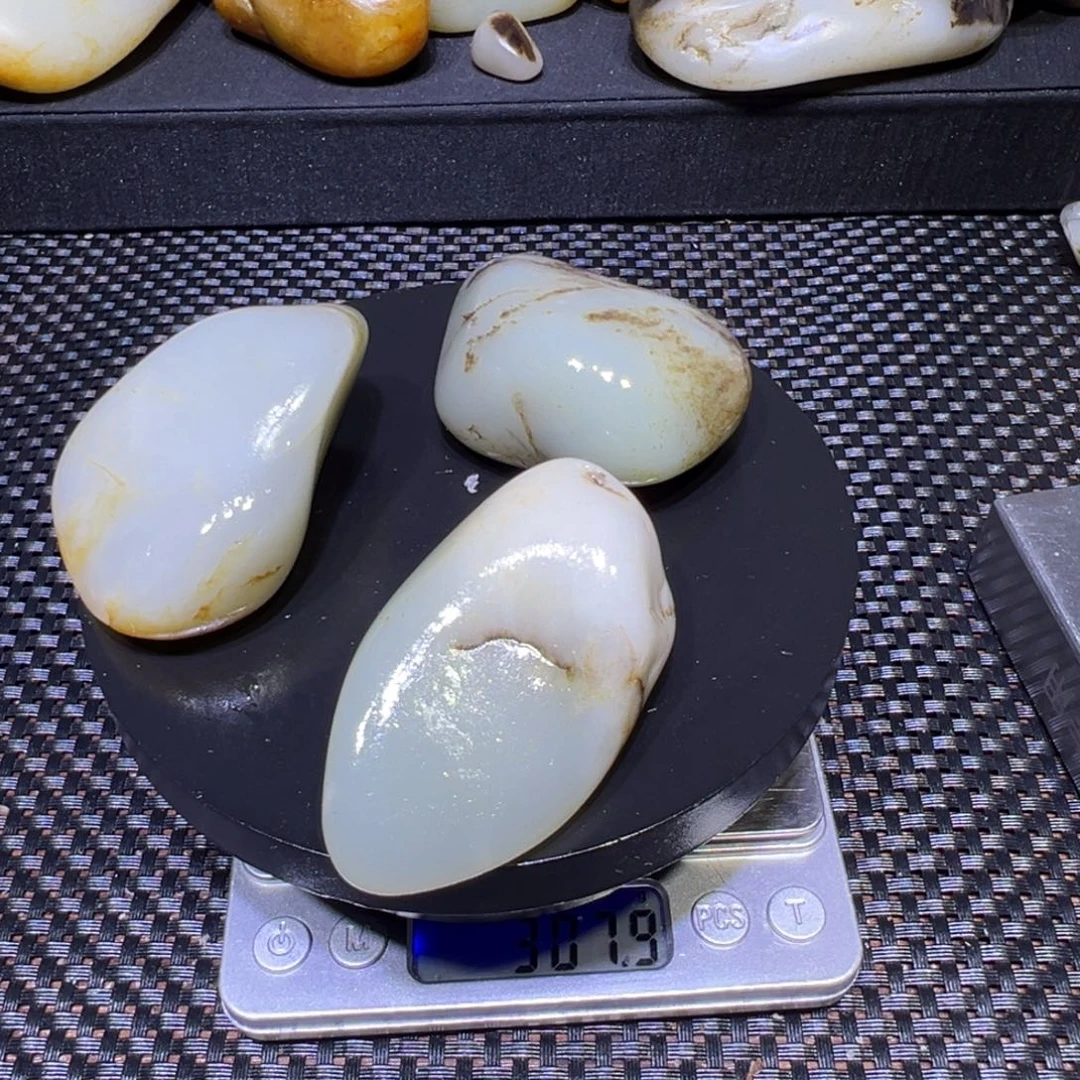 和田玉（子料）未镶嵌吊坠(不含链)307克