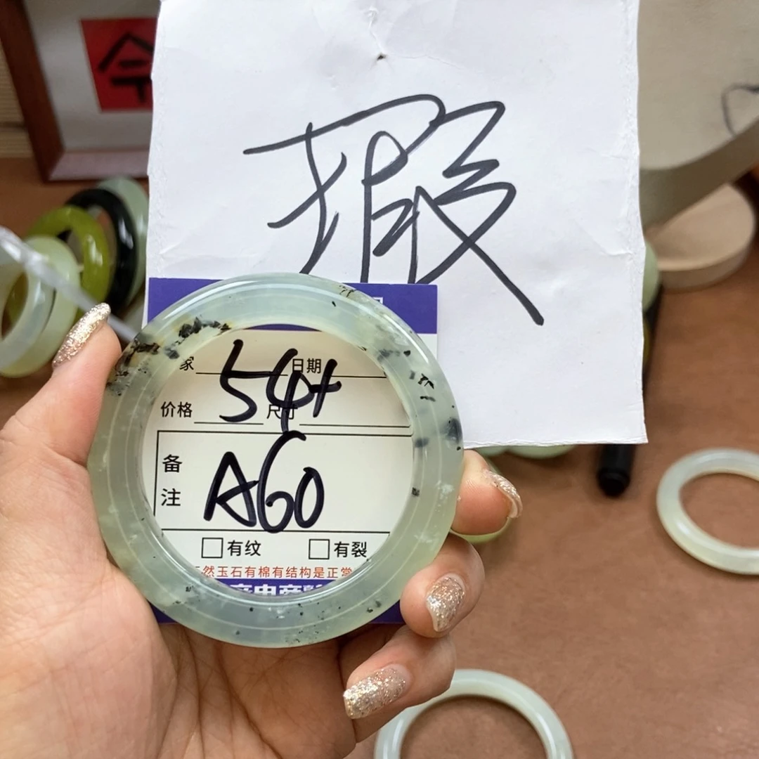 岫玉手镯手镯未镶嵌