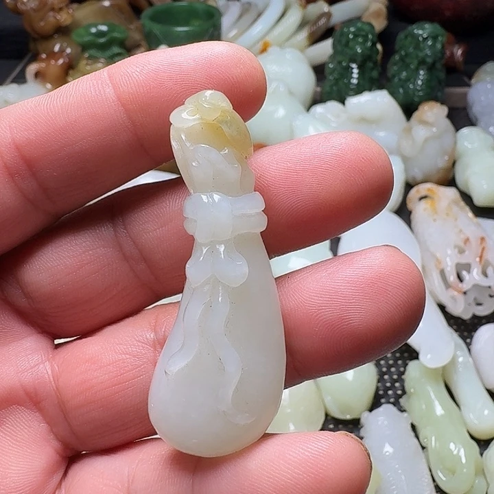 和田玉未镶嵌挂件