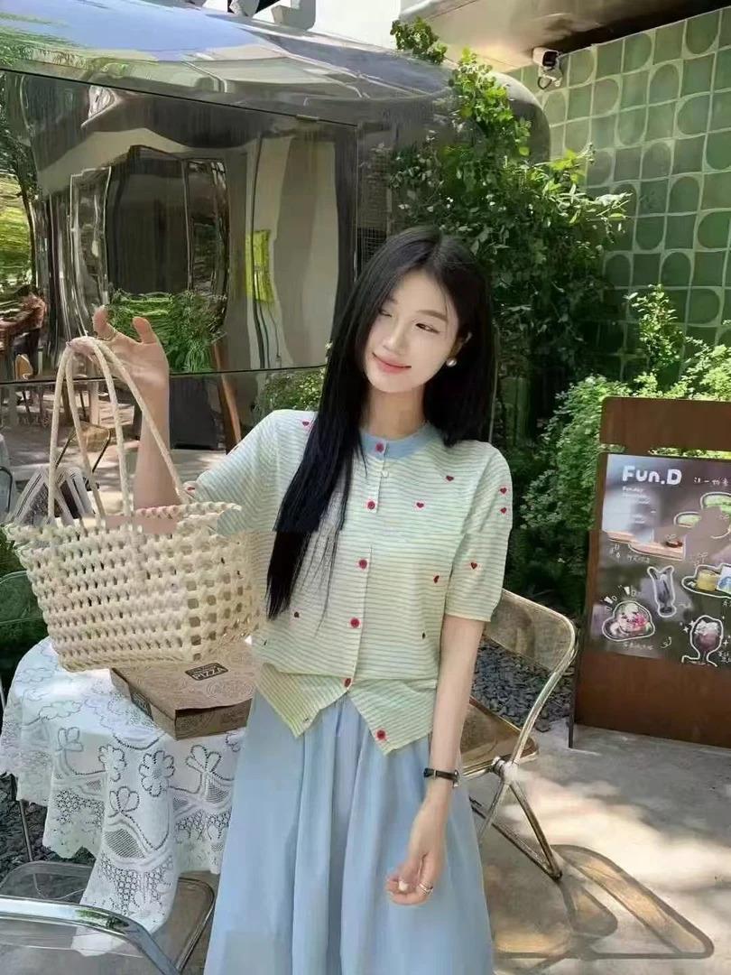 2025春季新款韩系甜美减龄爱心刺绣条纹针织开衫女洋气百搭1907