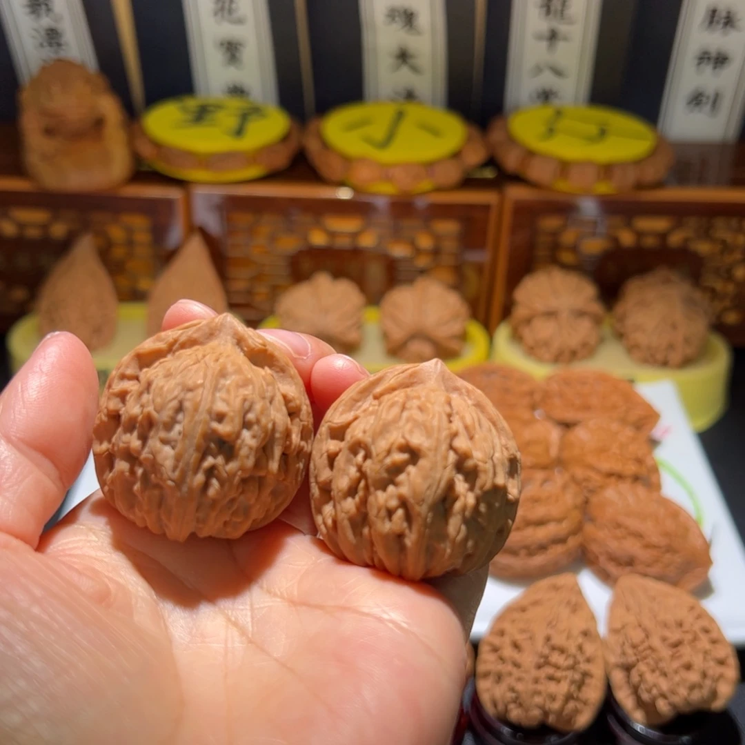 j***子文玩核桃把件青云狮