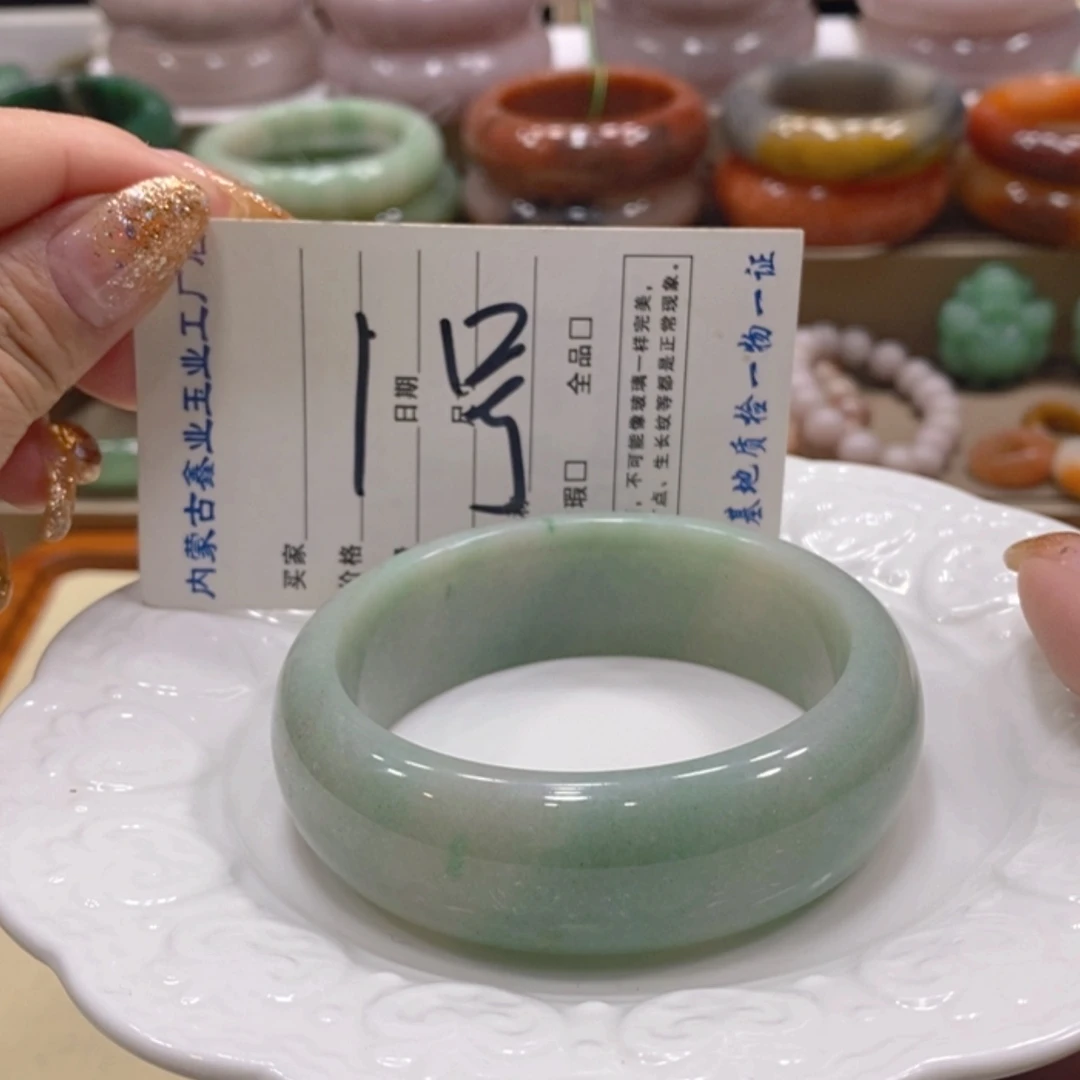 【闪购商品】未镶嵌手镯石英质玉