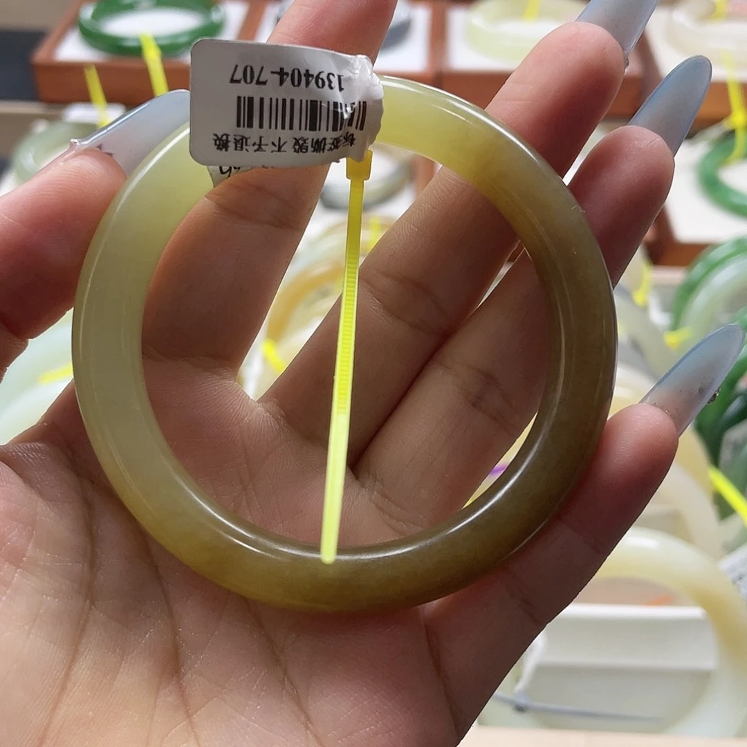 【闪购商品】未镶嵌手镯和田玉