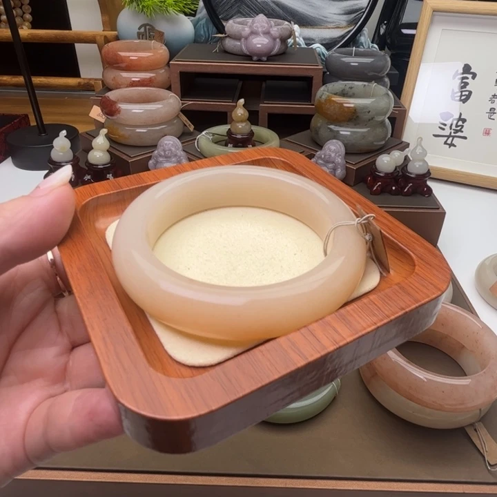 R***.合金手镯石英岩玉