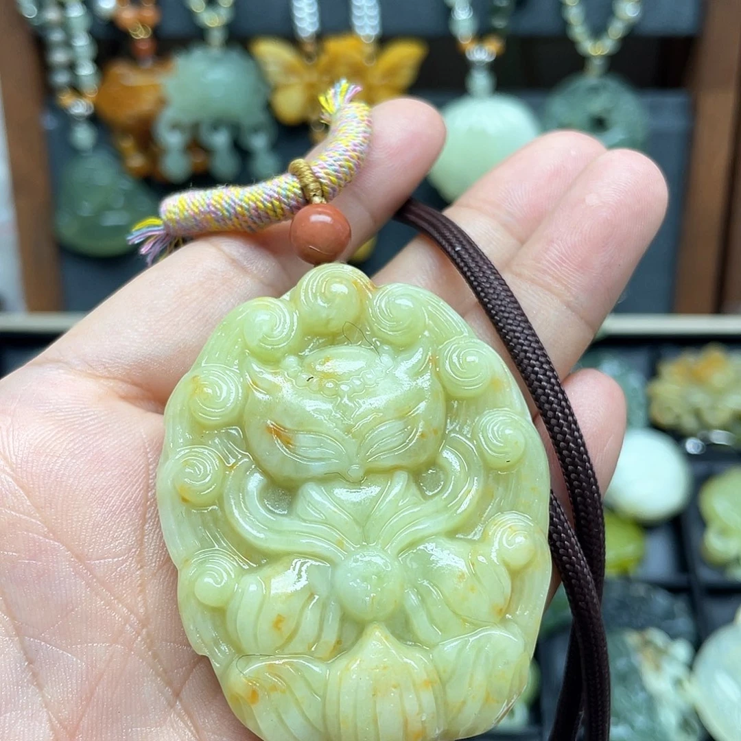 未镶嵌蛇纹石玉颈饰