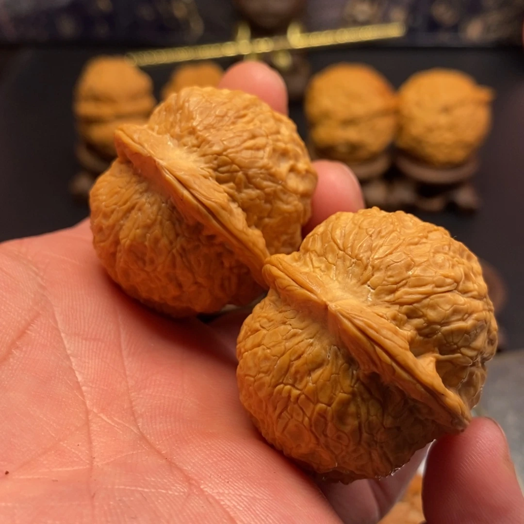 把件文玩核桃铁绣球