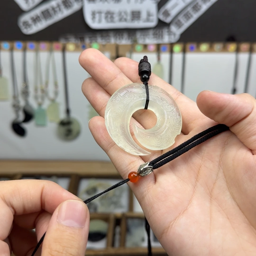 蛇纹石玉吊坠未镶嵌白*