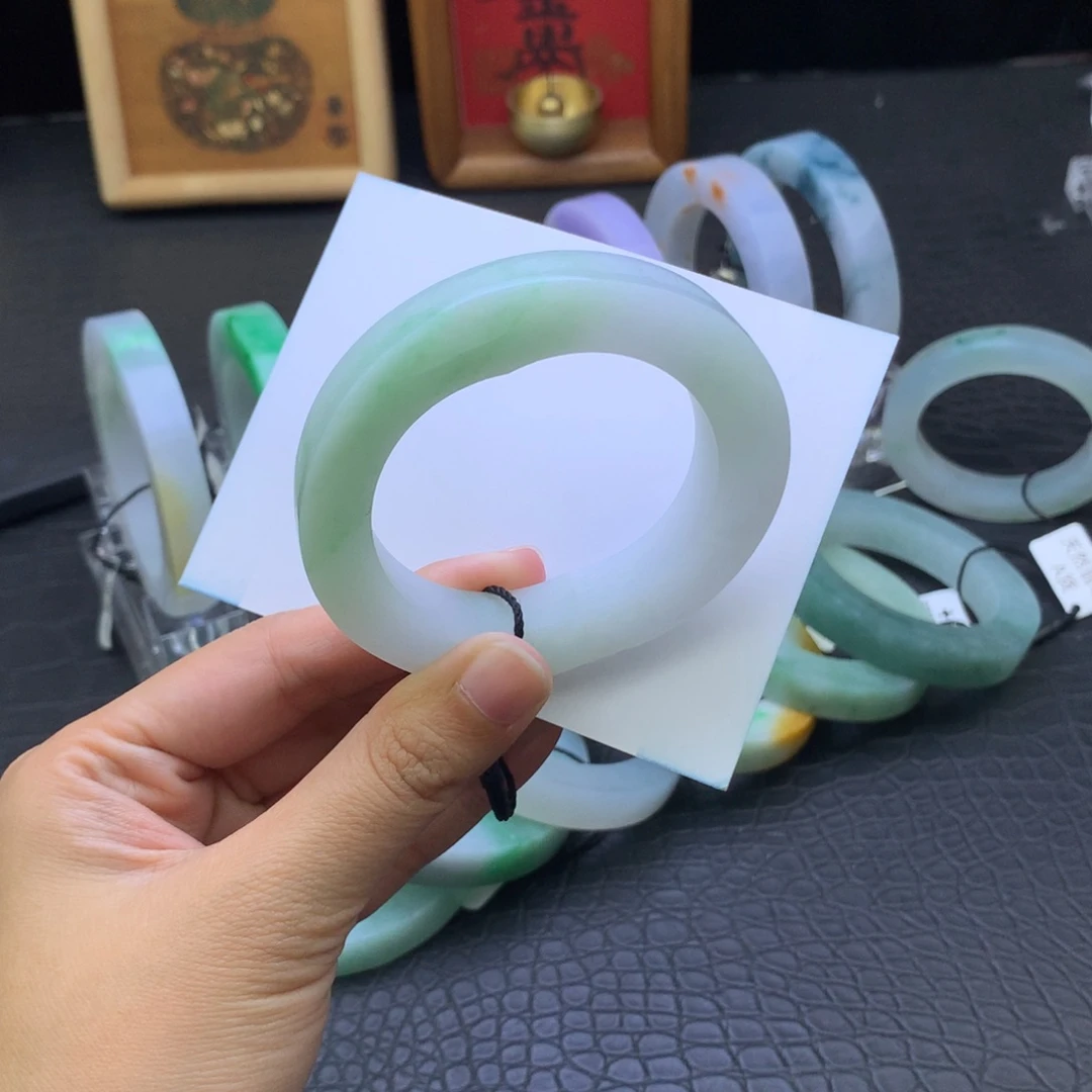 定制翡翠未镶嵌翡翠手镯