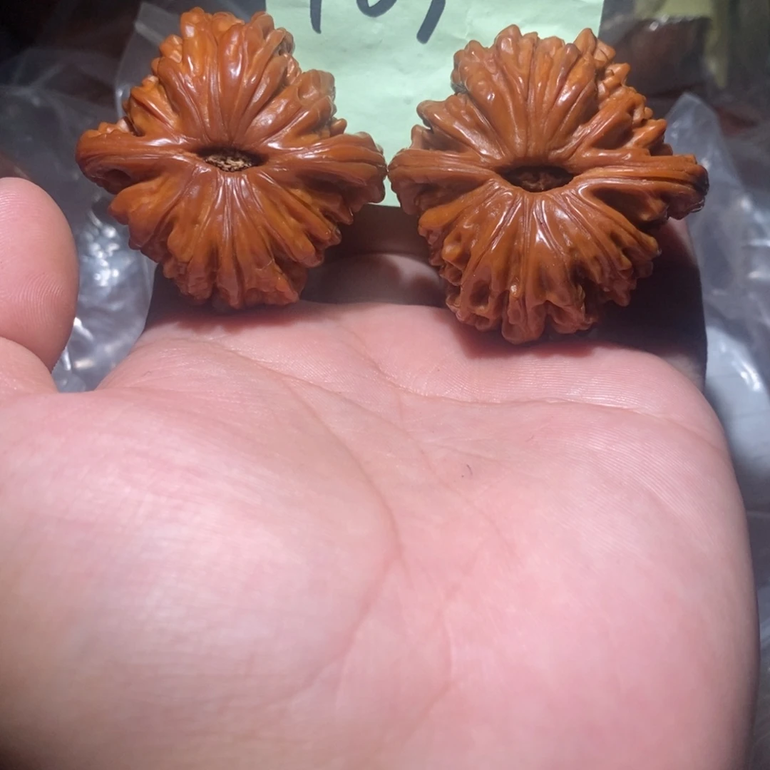 文玩核桃把件45.43.38.四座楼