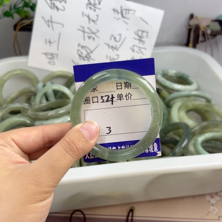 岫玉未镶嵌手镯j h jjj kk