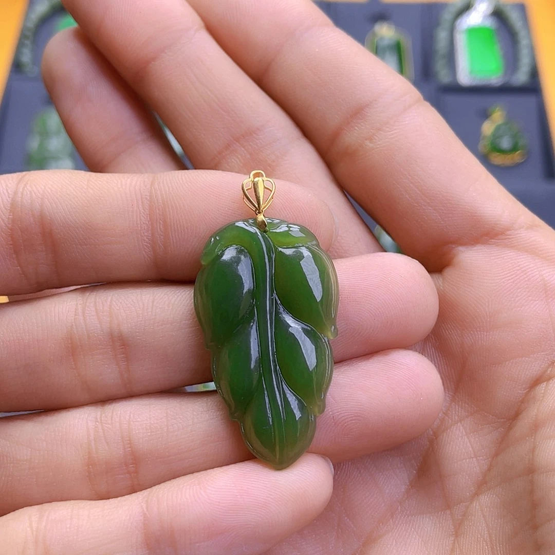和田玉（碧玉）吊坠(不含链)18K金镶嵌勤****咪树叶吊坠