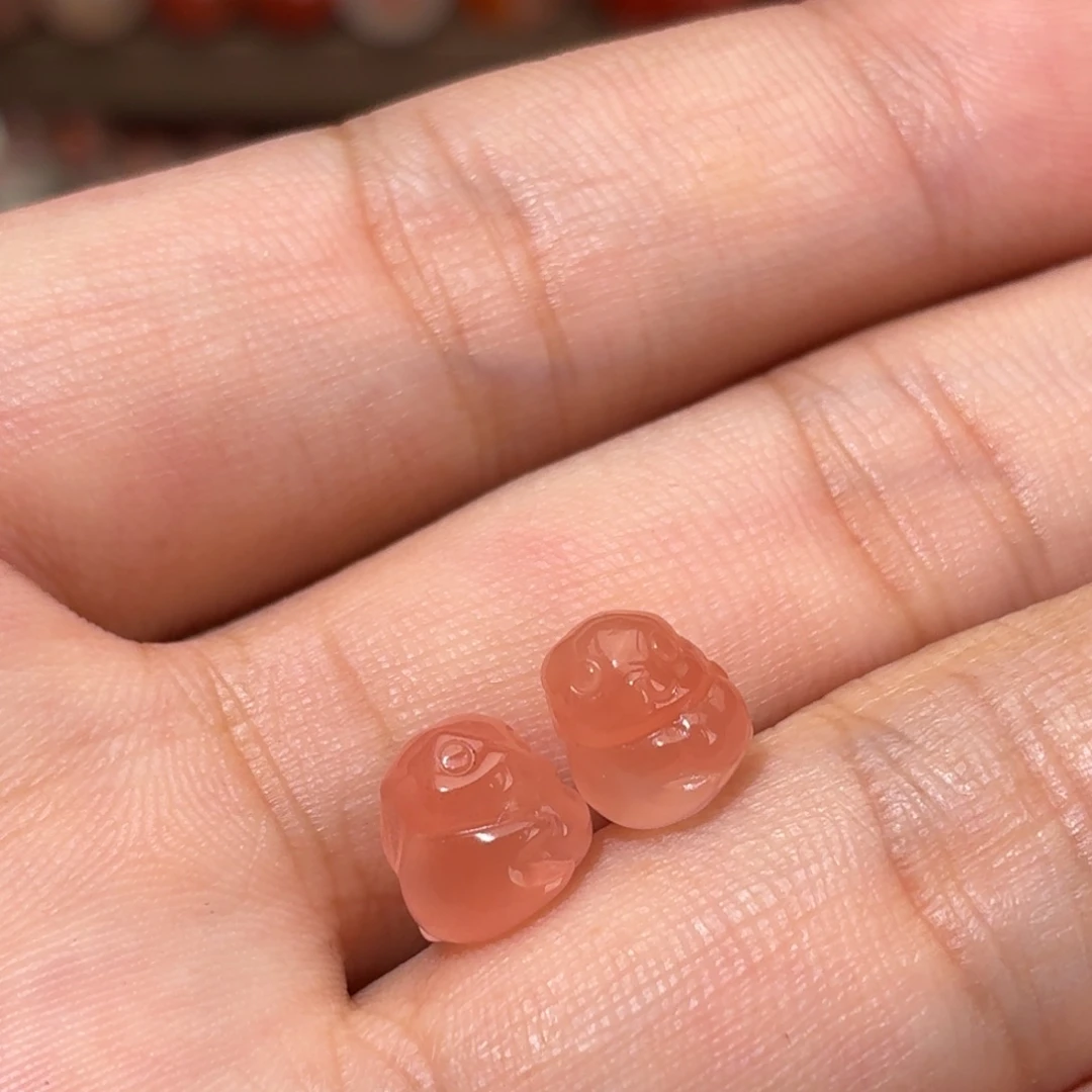 南红玛瑙未镶嵌川料爱心兔一对