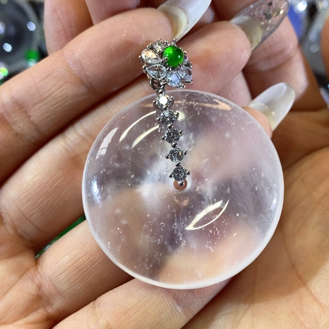 颈饰未镶嵌石英质玉
