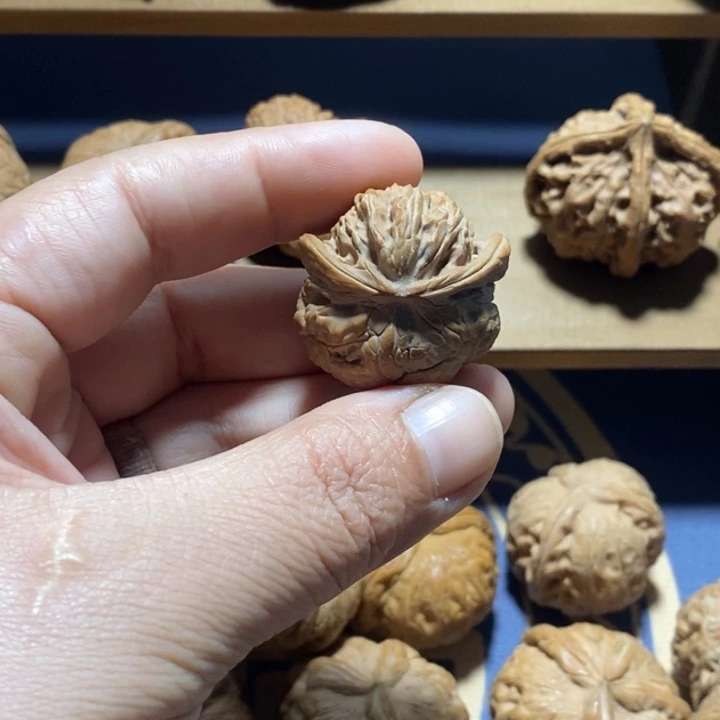 文玩核桃吊坠宫灯蛇头