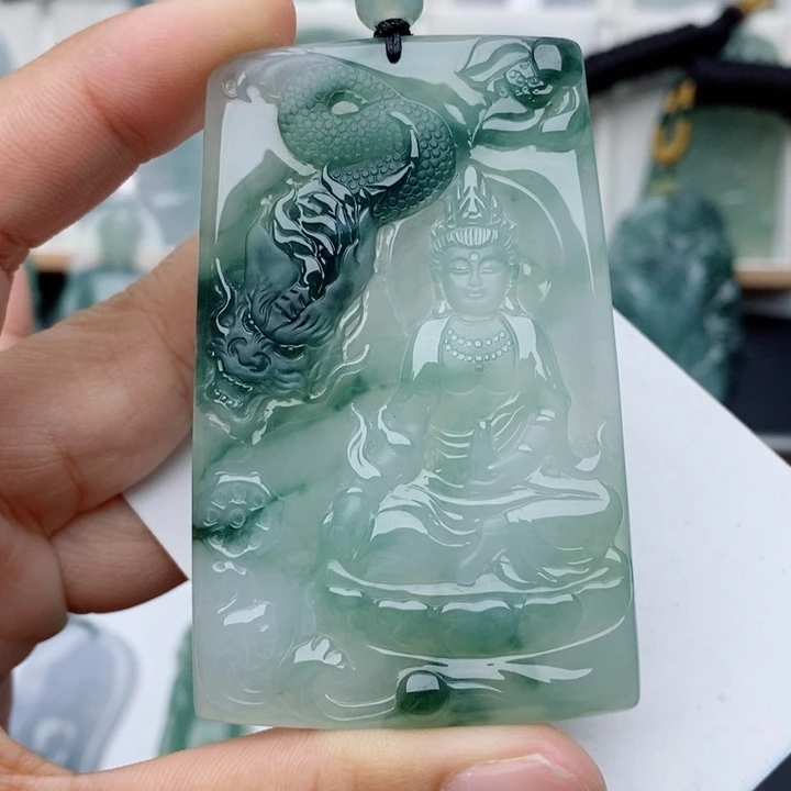 翡翠未镶嵌颈饰御龙观音