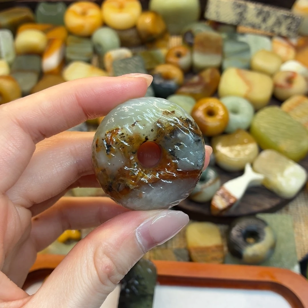 魔***力蛇纹石玉未镶嵌颈饰