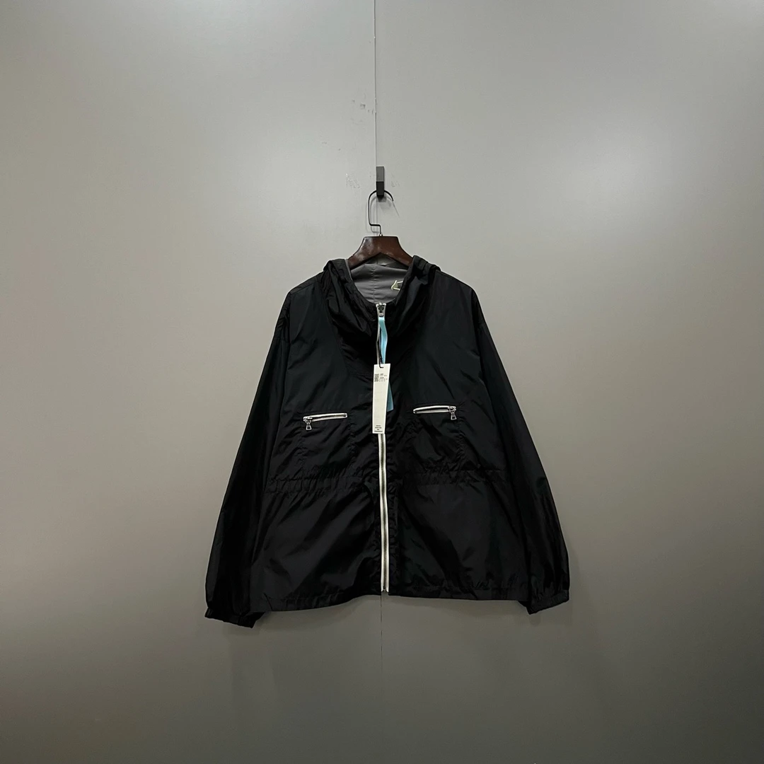 95新 Prada/普拉达 q218 黑色双面穿着冲锋衣 40码/fg203042