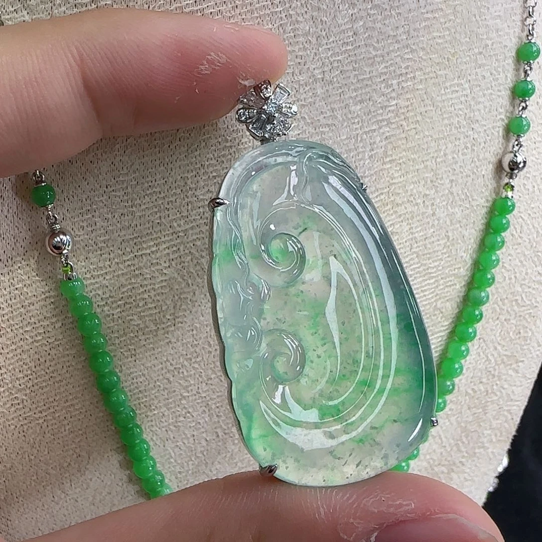 翡翠颈饰18K金镶嵌天然翡翠