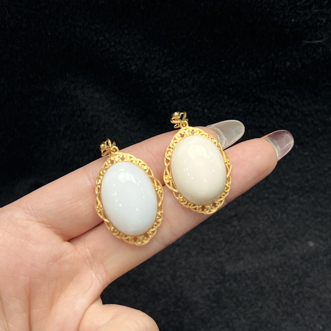 ZH62天然欧泊18K金镶椭圆吊坠23*16*9mm多样性发其一