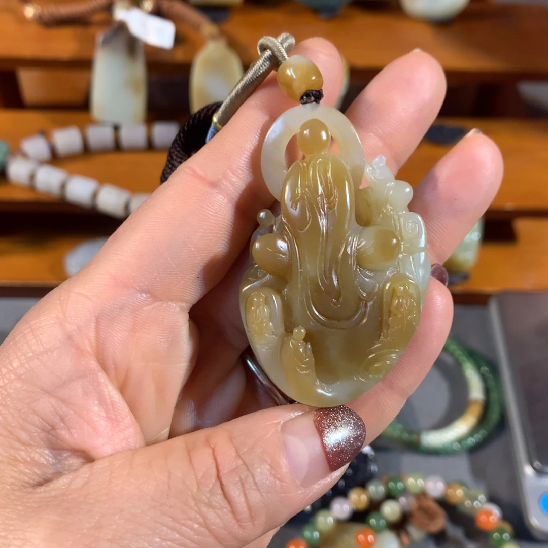 和田玉（糖玉）颈饰未镶嵌宗*