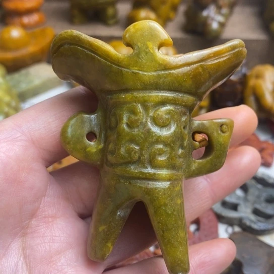 蛇纹石玉未镶嵌颈饰