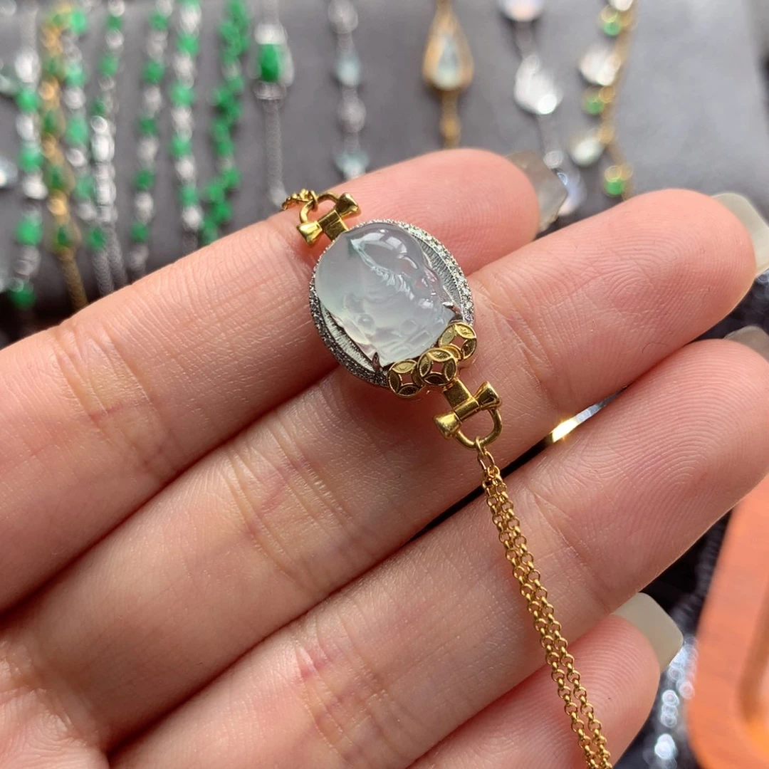 翡翠颈饰18K金镶嵌红*翡翠