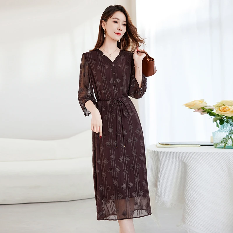重工刺绣真丝连衣裙夏季新款轻奢高端女装v领气质显瘦桑蚕丝裙子