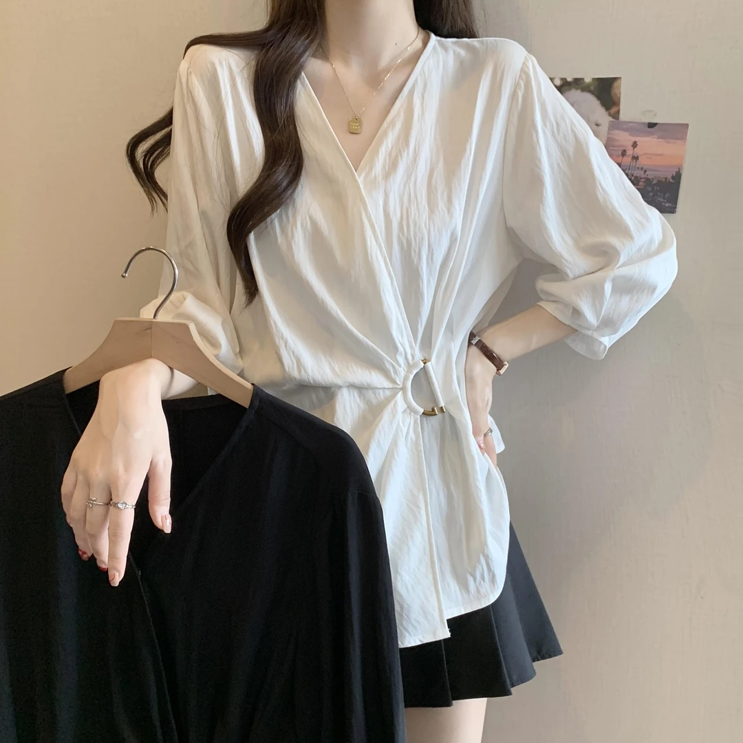 大码秋新款简约气质V领设计感褶皱衬衫胖mm收腰显瘦