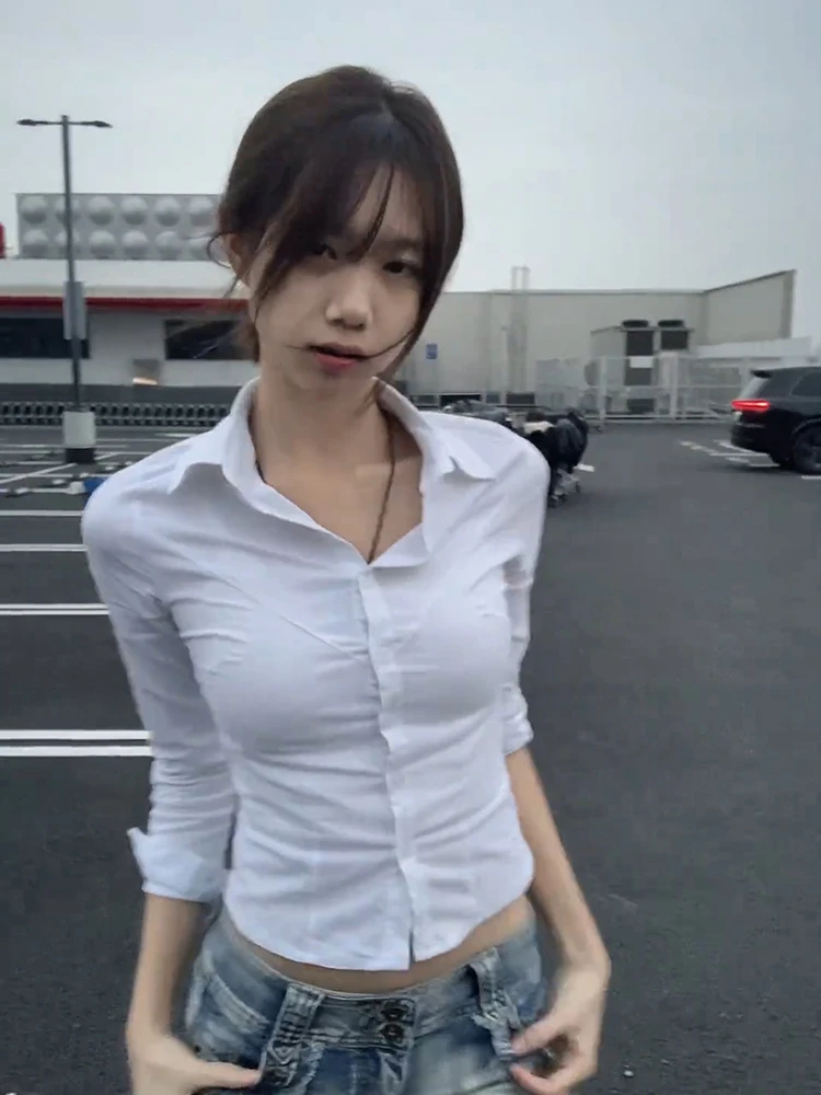 白色衬衫女设计感修身内搭衬衣纯欲风辣妹显胸收腰长袖上衣春秋季