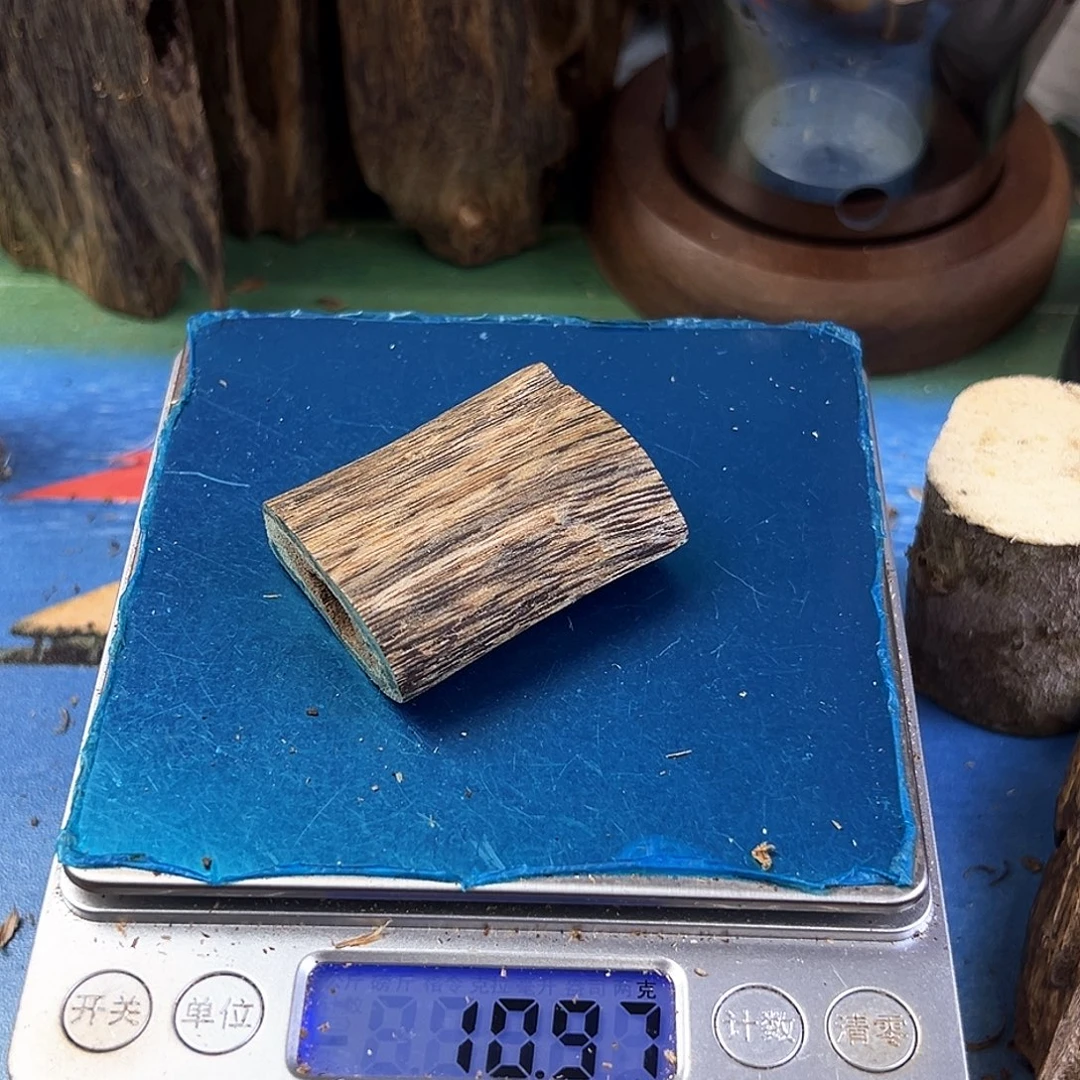 香料绿奇楠虫漏无事牌10克