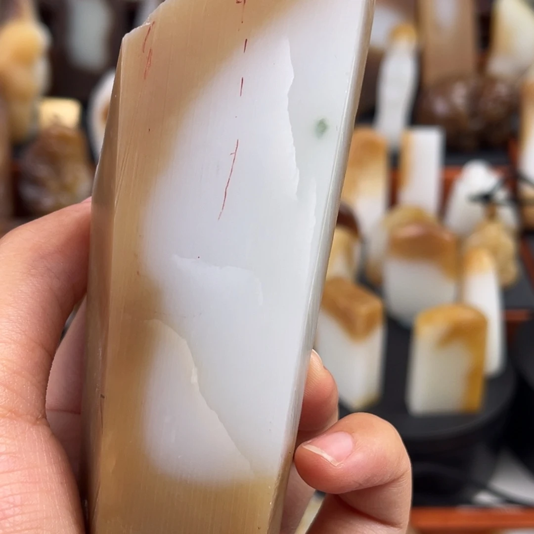 薛***机颈饰未镶嵌和田玉（糖玉）