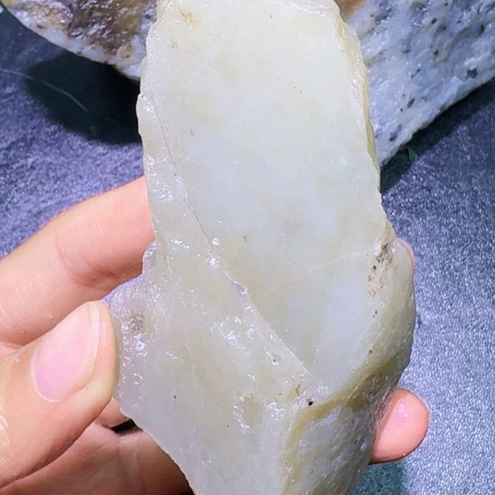 未镶嵌和田玉（糖玉）珠宝半成品