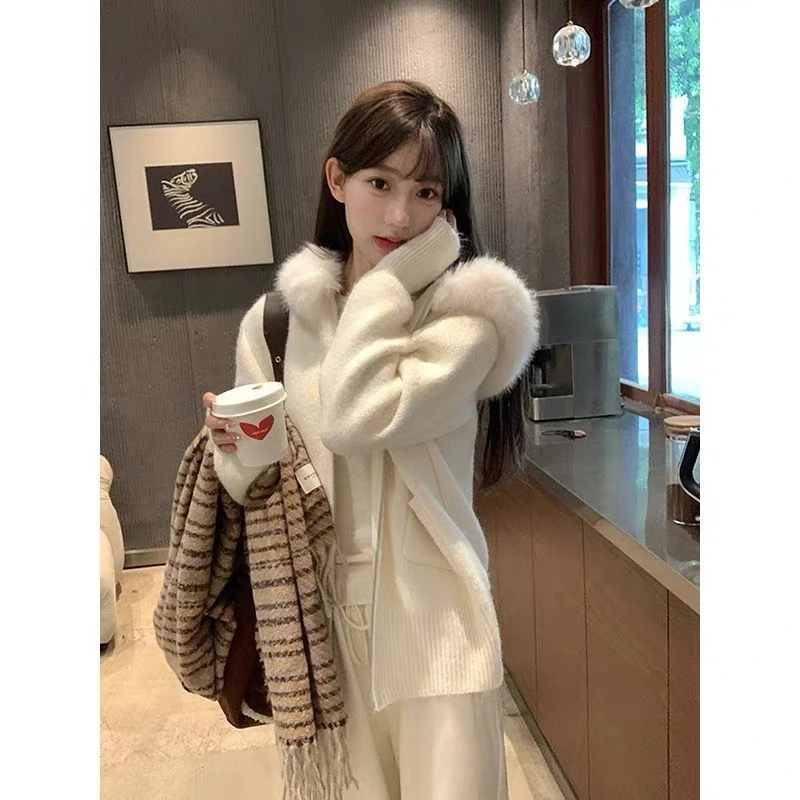 白色连帽针织开衫毛衣女秋季新款大毛领宽松慵懒外套上衣