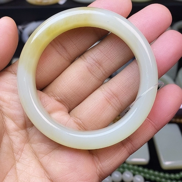 和田玉（糖玉）未镶嵌手镯