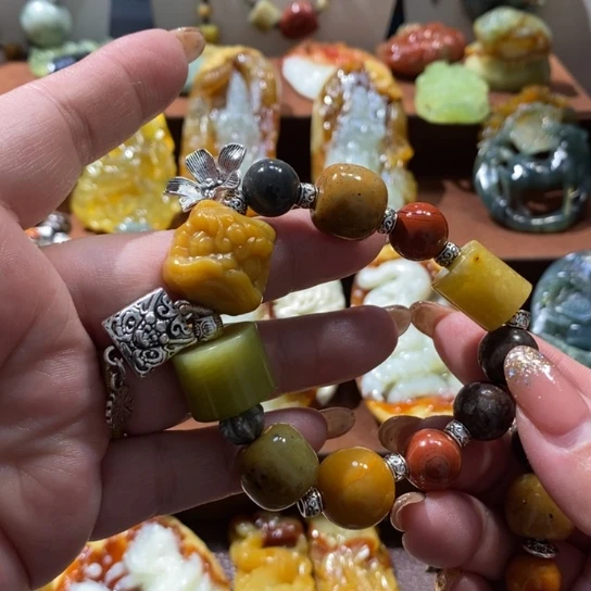 蛇纹石玉未镶嵌颈饰