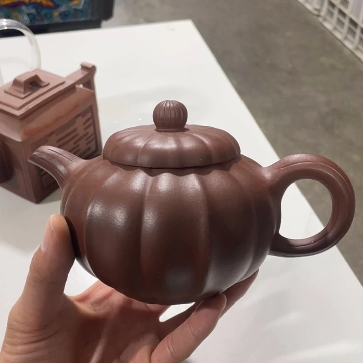 紫砂茶壶老厂紫砂壶一件。