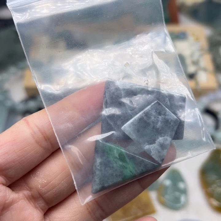 翡翠颈饰未镶嵌毛料