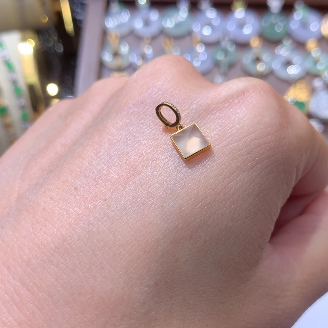 颈饰18K金镶嵌翡翠翡翠