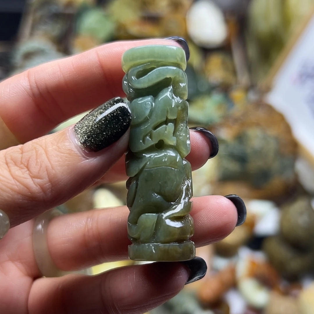 颈饰未镶嵌岫岩老玉（透闪石质玉）老玉龙柱