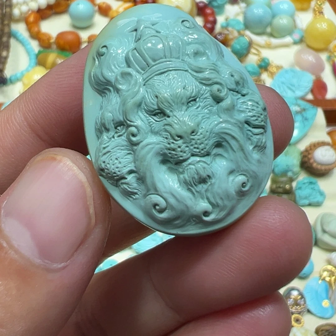 岚***耶未镶嵌绿松石颈饰