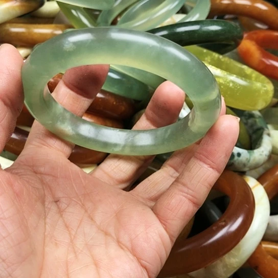 蛇纹石玉手镯未镶嵌茉*