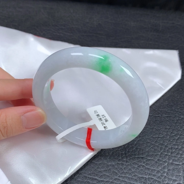 翡翠未镶嵌手镯