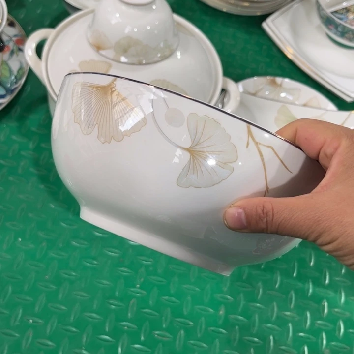 瓷片银杏八寸汤碗一个微瑕