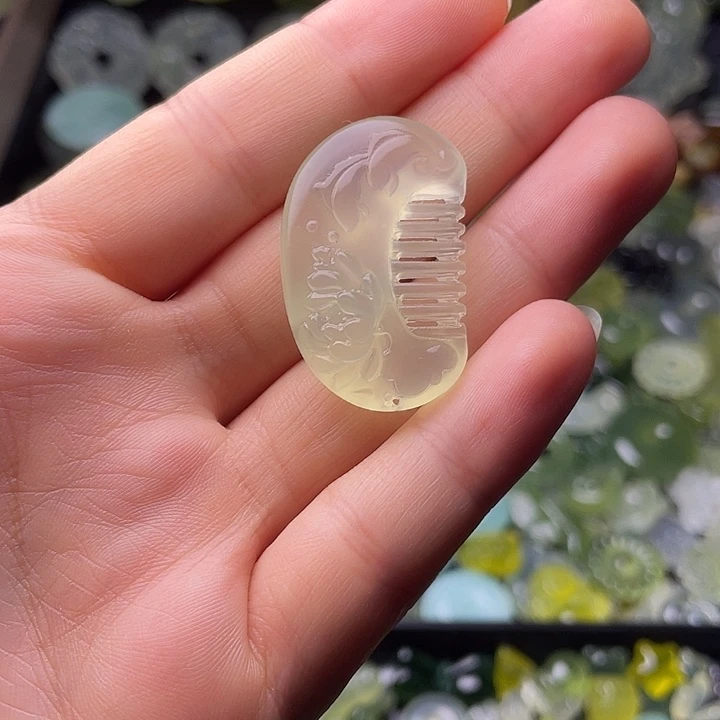 蛇纹石玉合金颈饰梳子