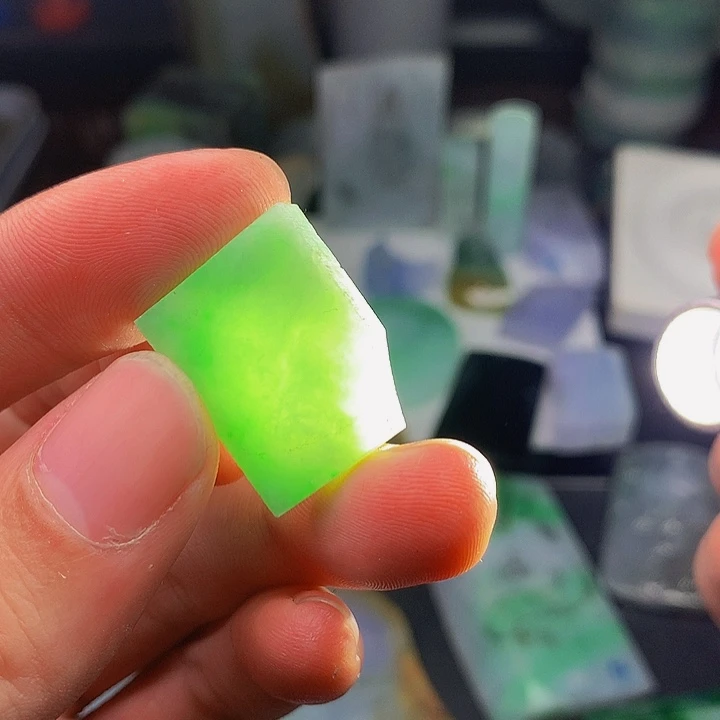 翡翠挂件未镶嵌料子