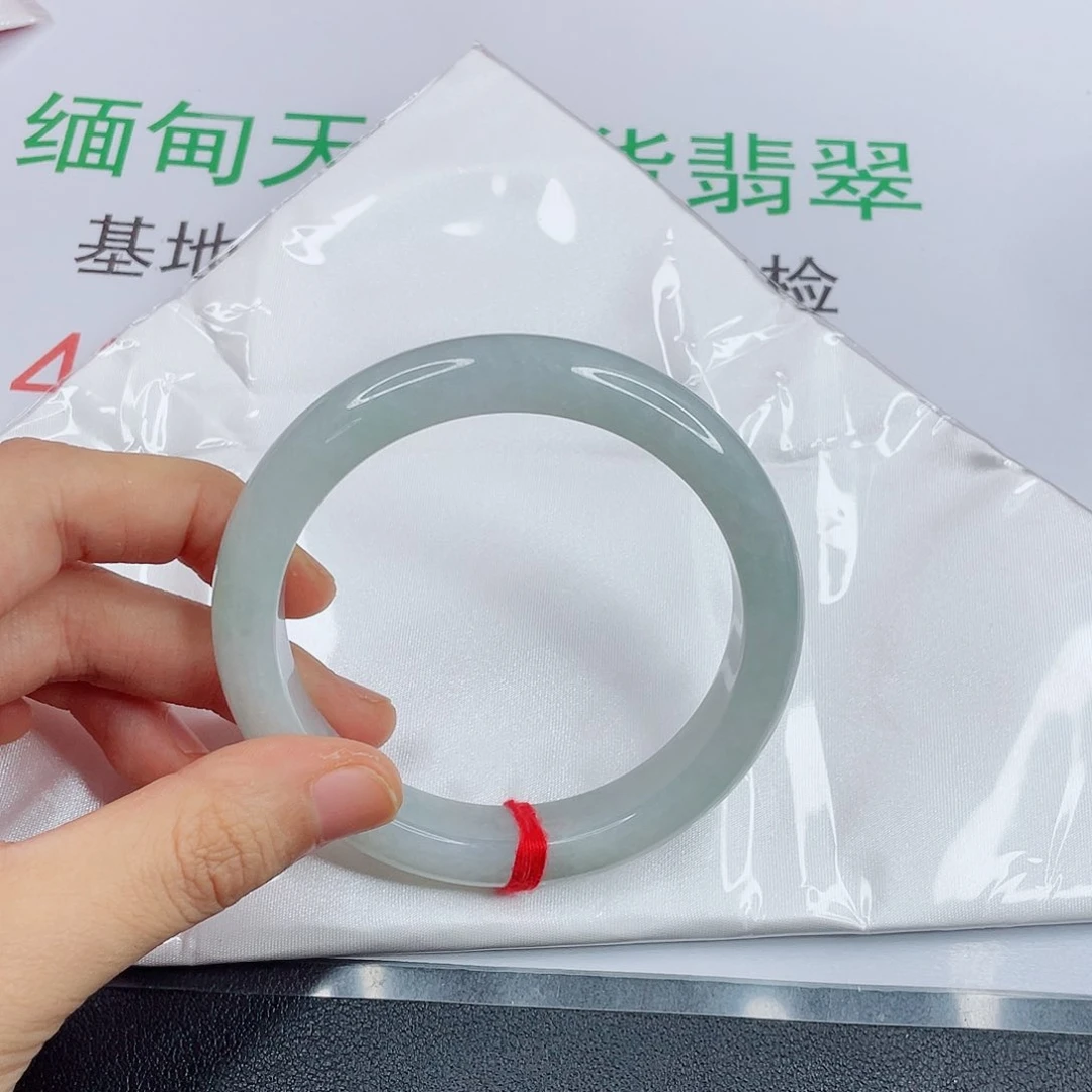 翡翠手镯未镶嵌鱼*