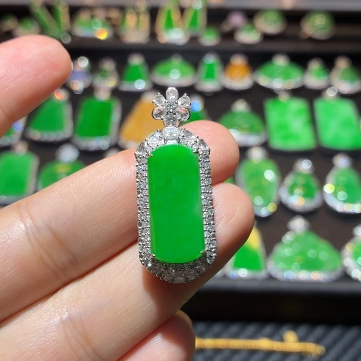 翡翠18K金镶嵌吊坠(不含链)83