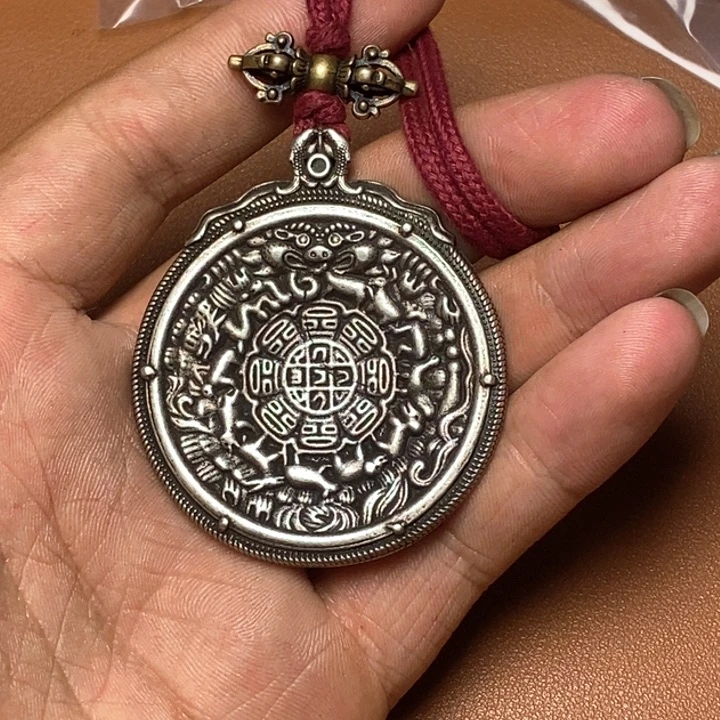 泥塑下***候藏传牌子……